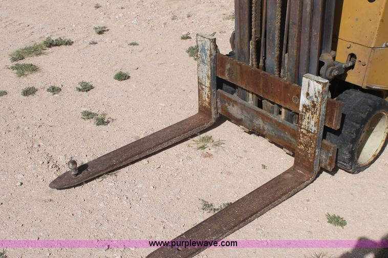 image for item H1723 Yale GLC040AAJUAT085 forklift