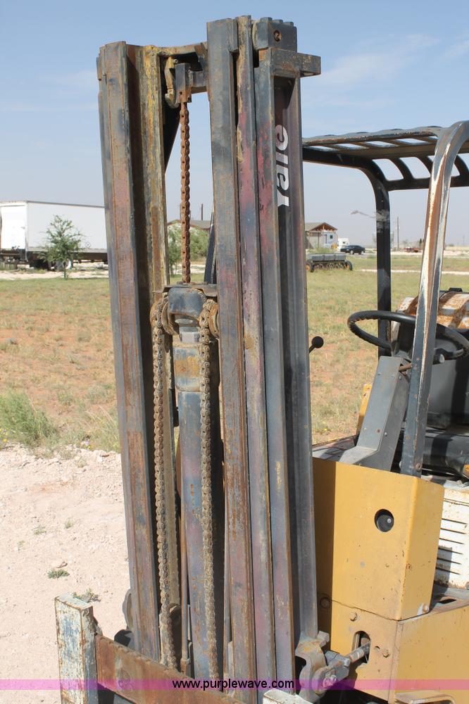 image for item H1723 Yale GLC040AAJUAT085 forklift