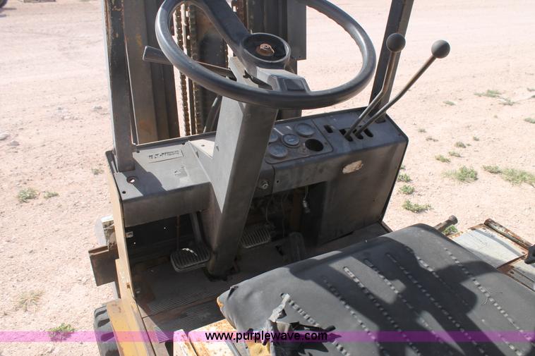 image for item H1723 Yale GLC040AAJUAT085 forklift