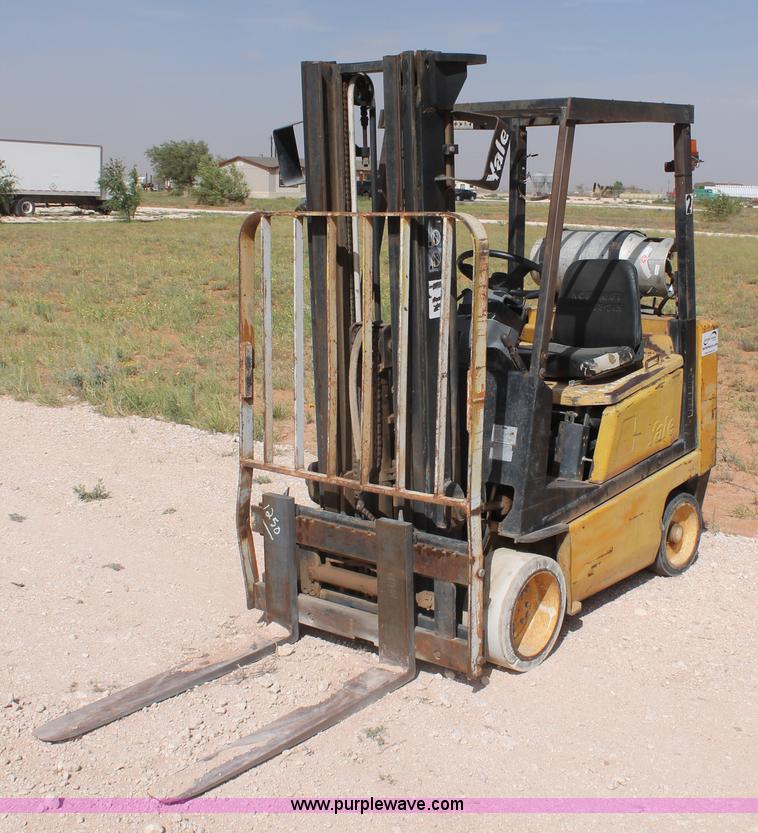 image for item H1724 Yale GLC040AENUAE083 fork lift