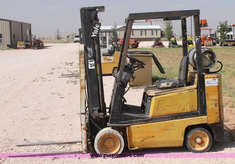 image for item H1724 Yale GLC040AENUAE083 fork lift