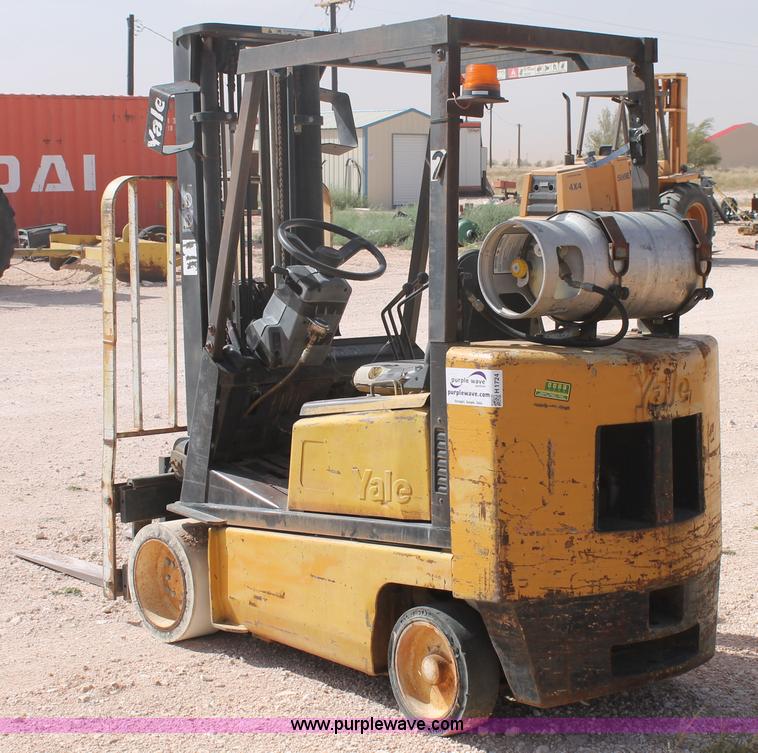 image for item H1724 Yale GLC040AENUAE083 fork lift