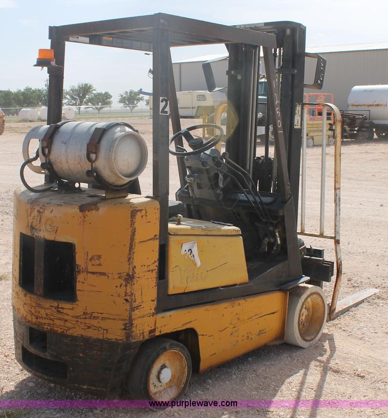 image for item H1724 Yale GLC040AENUAE083 fork lift