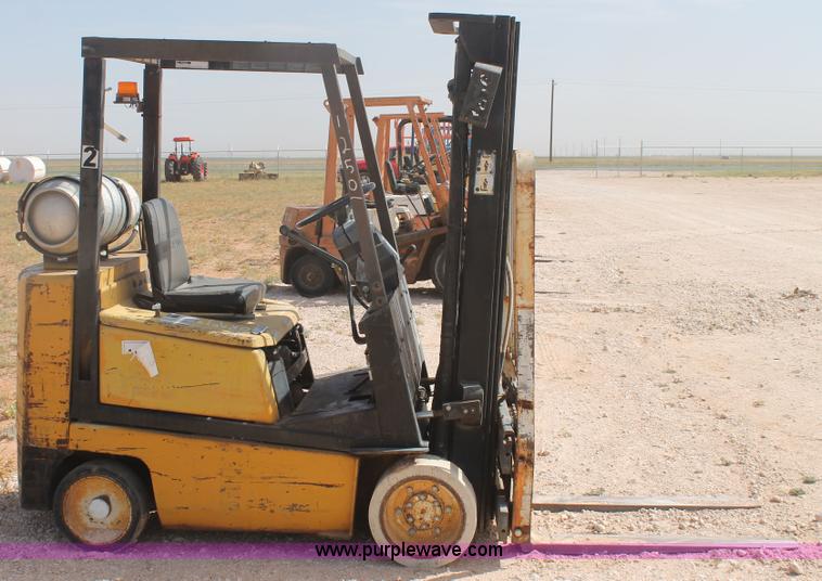image for item H1724 Yale GLC040AENUAE083 fork lift