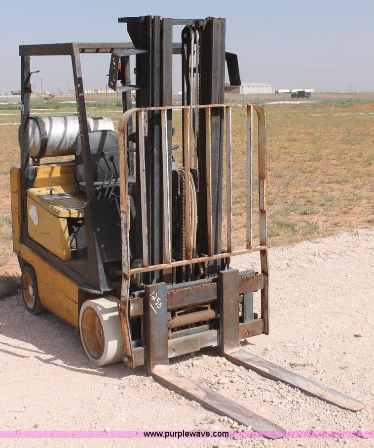 image for item H1724 Yale GLC040AENUAE083 fork lift