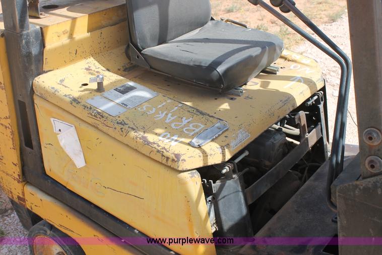 image for item H1724 Yale GLC040AENUAE083 fork lift