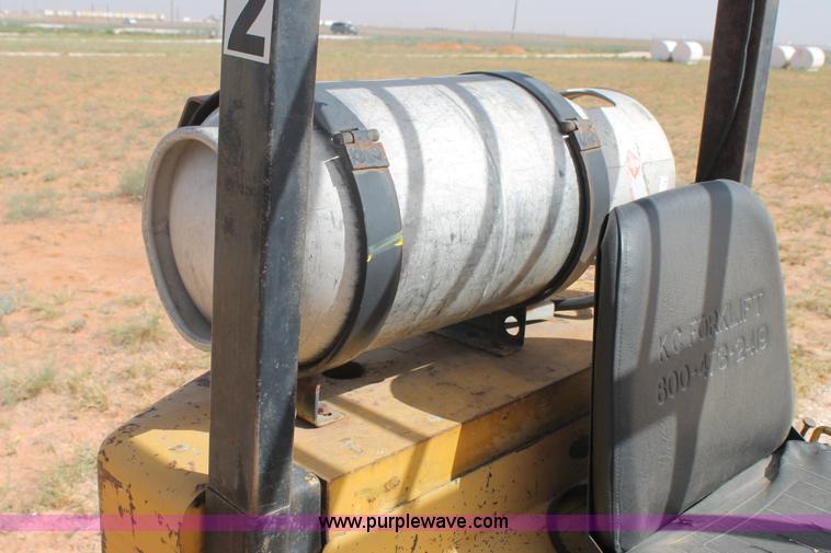 image for item H1724 Yale GLC040AENUAE083 fork lift