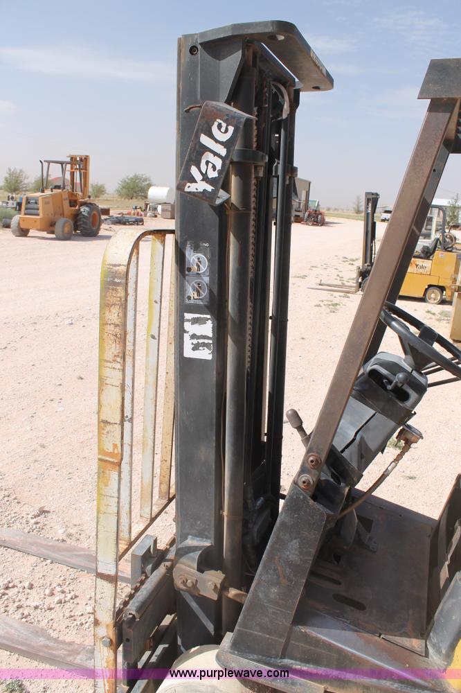 image for item H1724 Yale GLC040AENUAE083 fork lift
