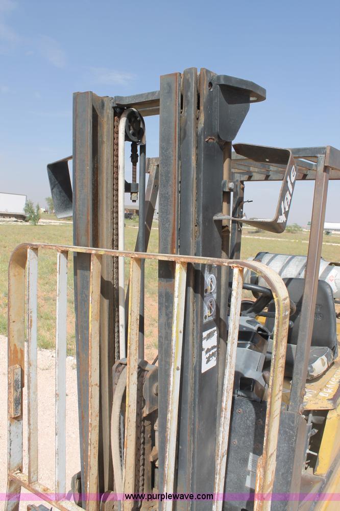 image for item H1724 Yale GLC040AENUAE083 fork lift