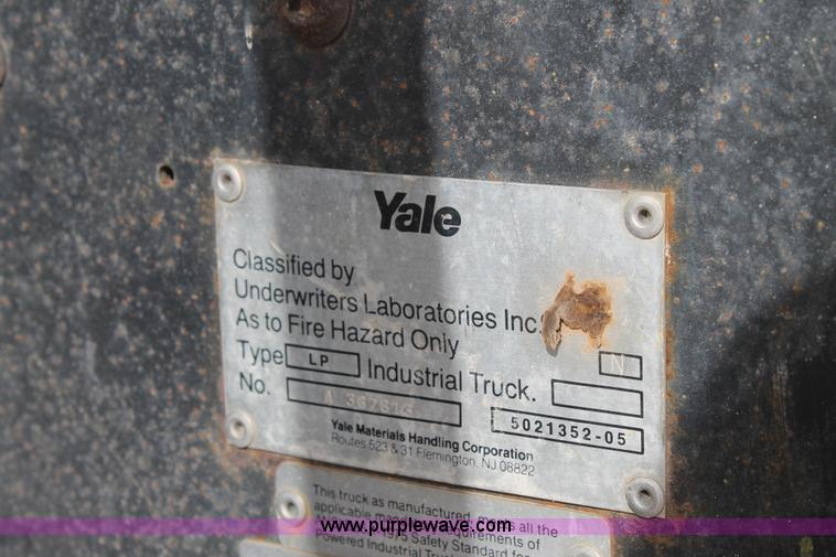 image for item H1724 Yale GLC040AENUAE083 fork lift