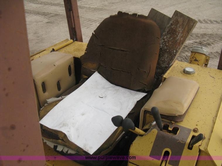 image for item H5253 1993 Case 550E long track dozer