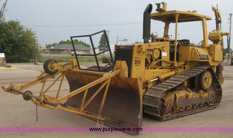 image for item H5255 1991 Caterpillar D5H Series II dozer with vibratory cable plow