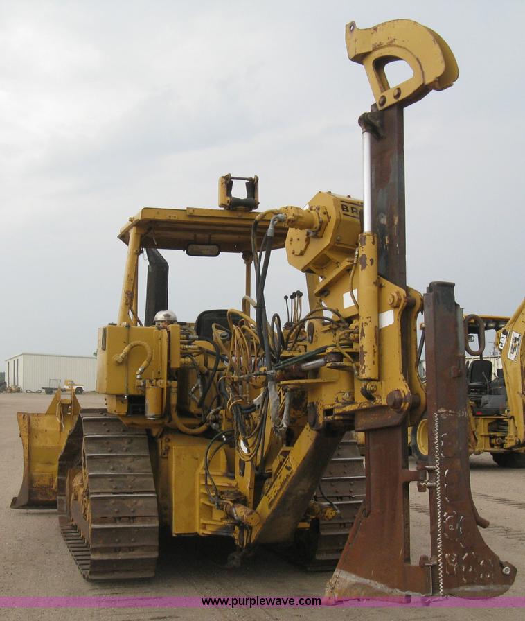 image for item H5255 1991 Caterpillar D5H Series II dozer with vibratory cable plow