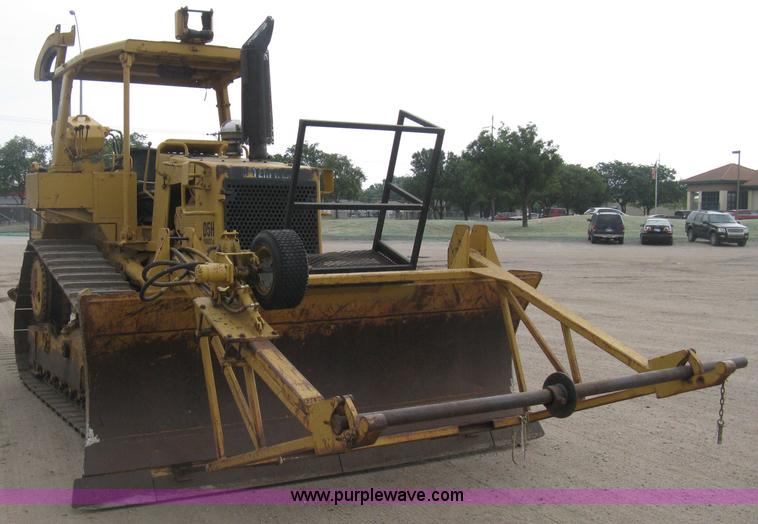 image for item H5255 1991 Caterpillar D5H Series II dozer with vibratory cable plow
