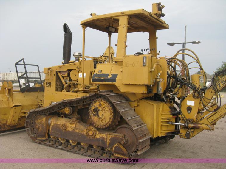 image for item H5255 1991 Caterpillar D5H Series II dozer with vibratory cable plow