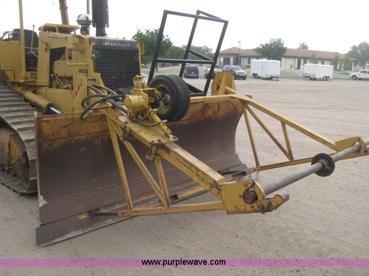 image for item H5255 1991 Caterpillar D5H Series II dozer with vibratory cable plow