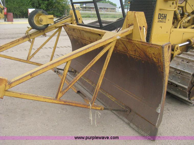 image for item H5255 1991 Caterpillar D5H Series II dozer with vibratory cable plow