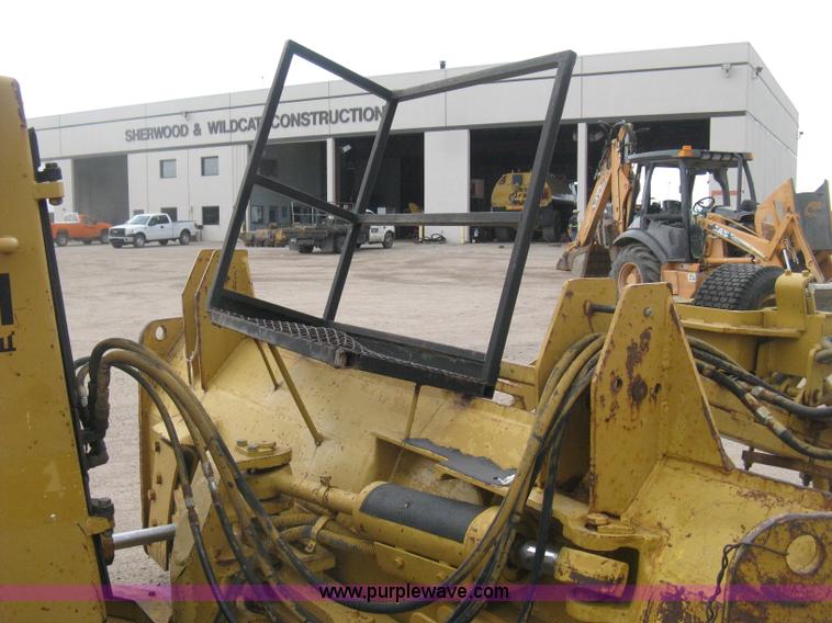 image for item H5255 1991 Caterpillar D5H Series II dozer with vibratory cable plow