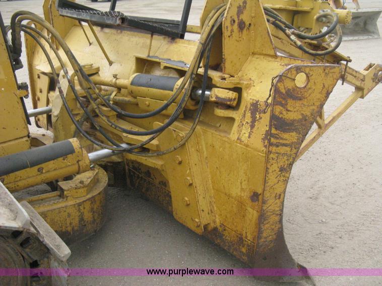 image for item H5255 1991 Caterpillar D5H Series II dozer with vibratory cable plow