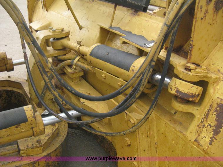 image for item H5255 1991 Caterpillar D5H Series II dozer with vibratory cable plow