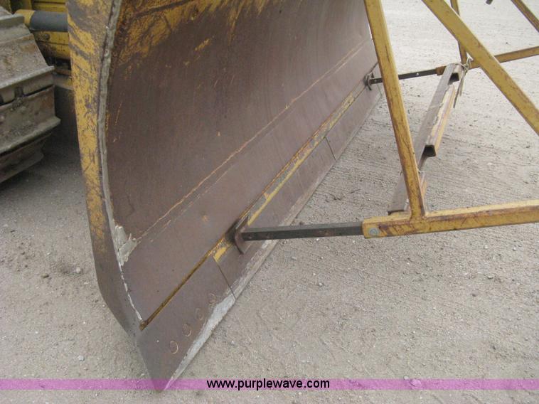 image for item H5255 1991 Caterpillar D5H Series II dozer with vibratory cable plow