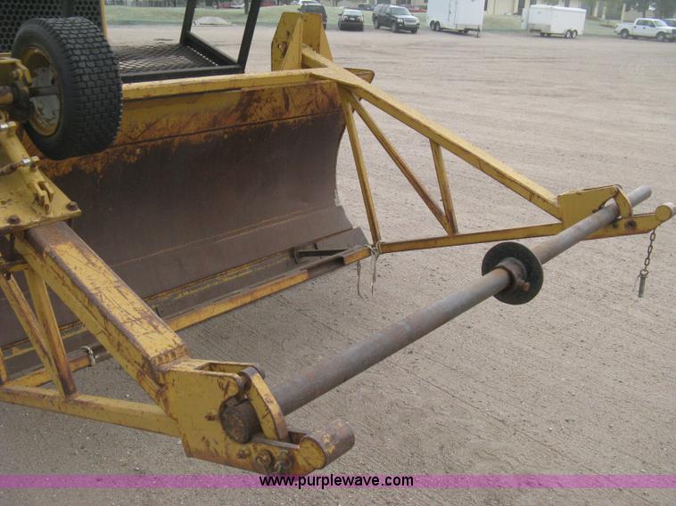 image for item H5255 1991 Caterpillar D5H Series II dozer with vibratory cable plow