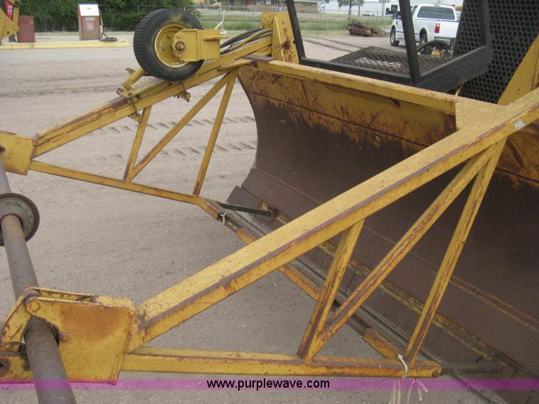 image for item H5255 1991 Caterpillar D5H Series II dozer with vibratory cable plow