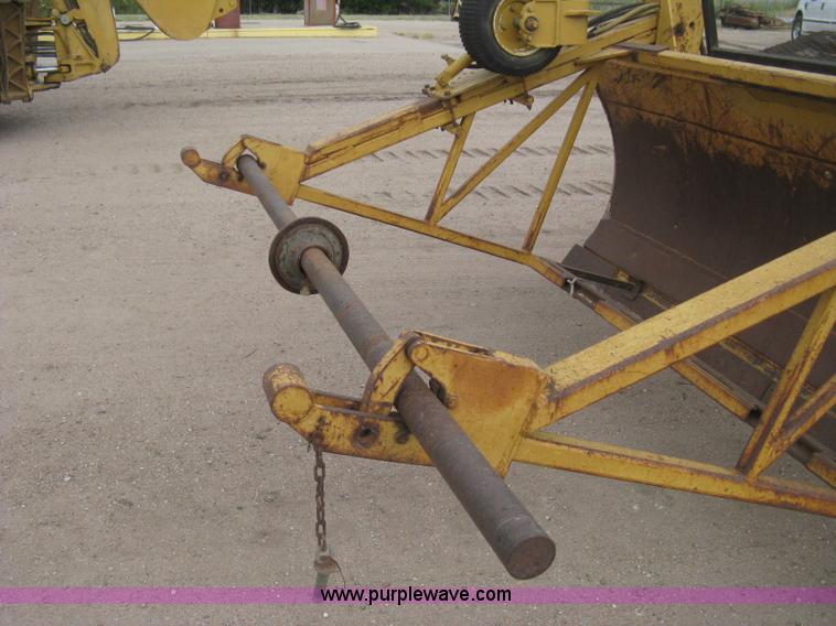 image for item H5255 1991 Caterpillar D5H Series II dozer with vibratory cable plow