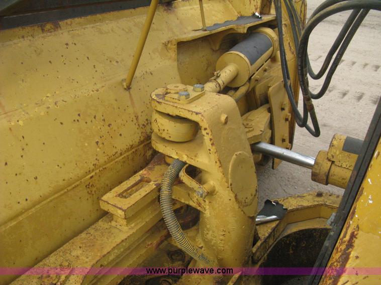 image for item H5255 1991 Caterpillar D5H Series II dozer with vibratory cable plow