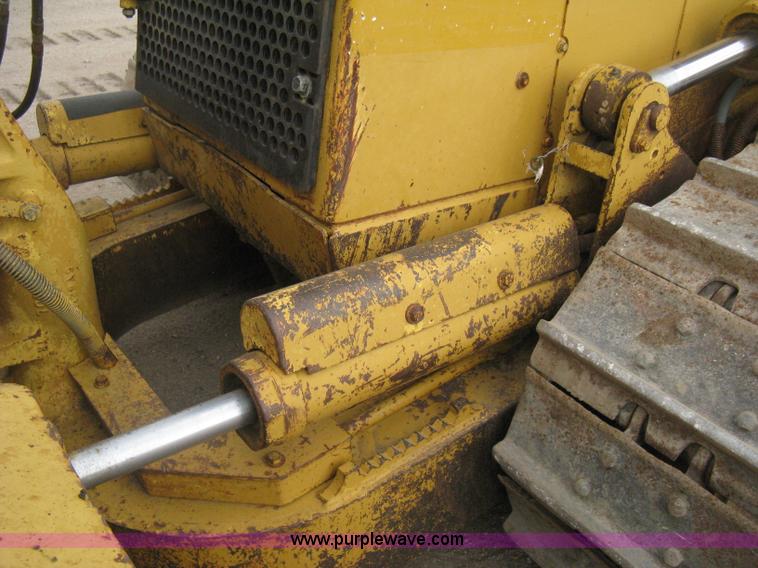 image for item H5255 1991 Caterpillar D5H Series II dozer with vibratory cable plow