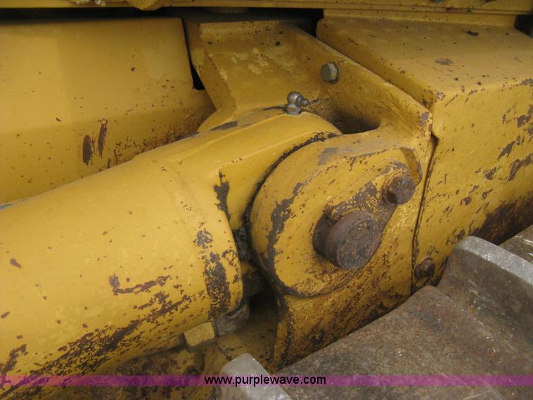 image for item H5255 1991 Caterpillar D5H Series II dozer with vibratory cable plow