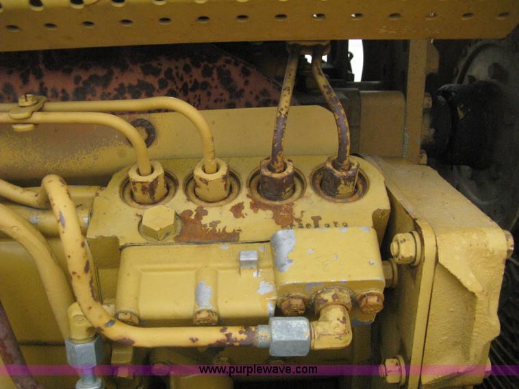 image for item H5255 1991 Caterpillar D5H Series II dozer with vibratory cable plow