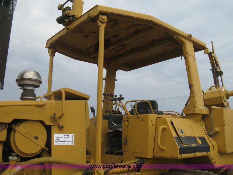 image for item H5255 1991 Caterpillar D5H Series II dozer with vibratory cable plow