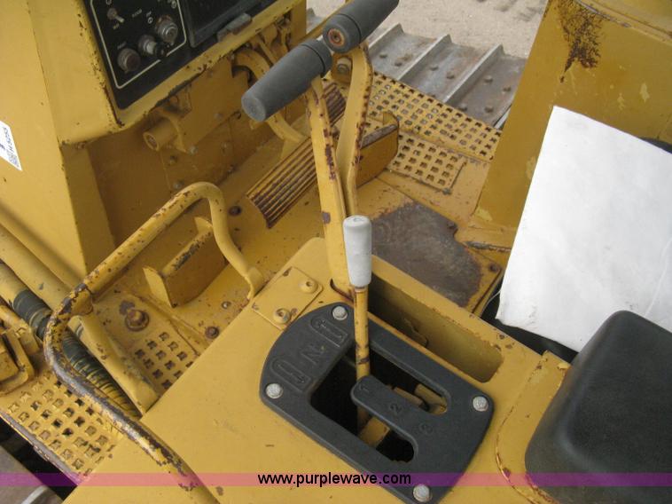 image for item H5255 1991 Caterpillar D5H Series II dozer with vibratory cable plow