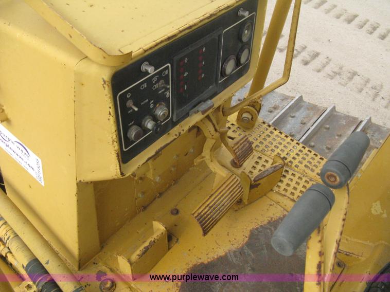 image for item H5255 1991 Caterpillar D5H Series II dozer with vibratory cable plow