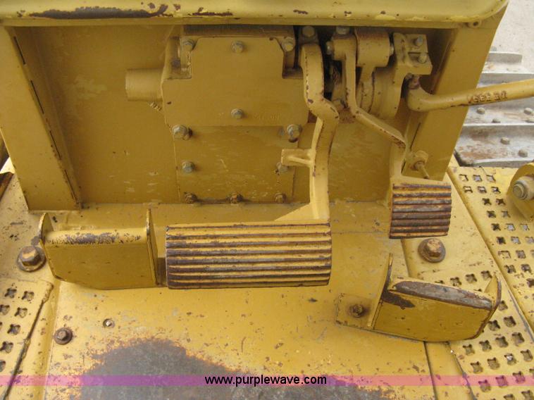 image for item H5255 1991 Caterpillar D5H Series II dozer with vibratory cable plow