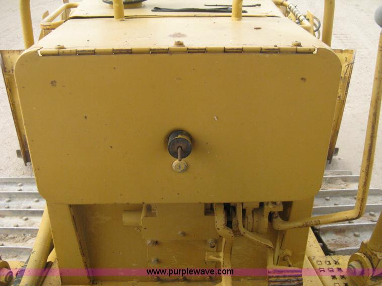 image for item H5255 1991 Caterpillar D5H Series II dozer with vibratory cable plow