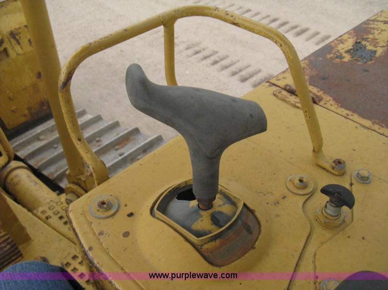 image for item H5255 1991 Caterpillar D5H Series II dozer with vibratory cable plow