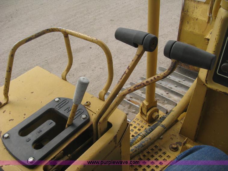 image for item H5255 1991 Caterpillar D5H Series II dozer with vibratory cable plow