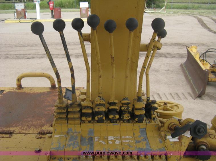 image for item H5255 1991 Caterpillar D5H Series II dozer with vibratory cable plow