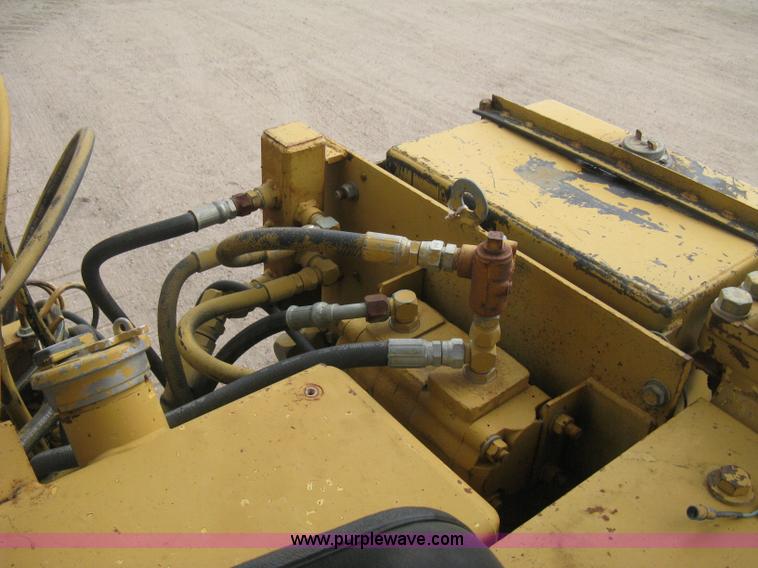 image for item H5255 1991 Caterpillar D5H Series II dozer with vibratory cable plow