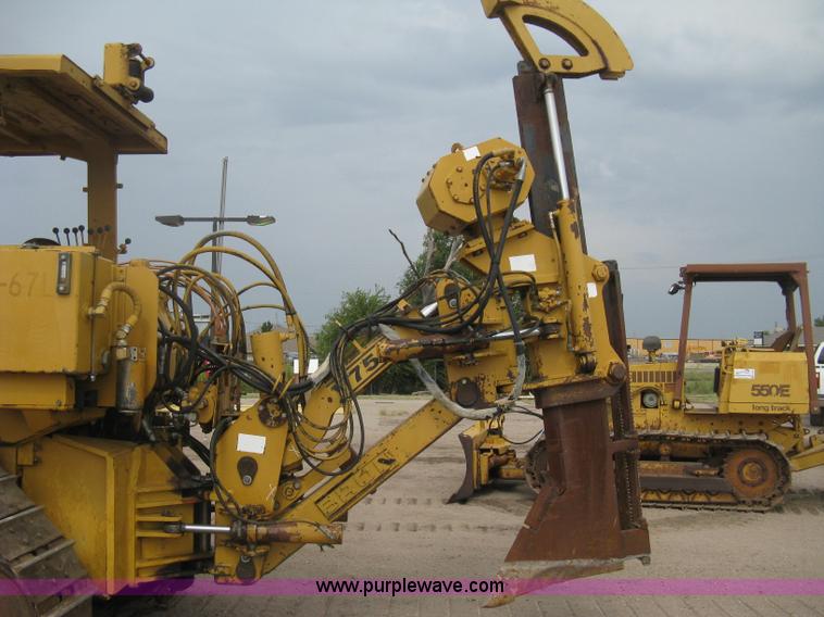 image for item H5255 1991 Caterpillar D5H Series II dozer with vibratory cable plow