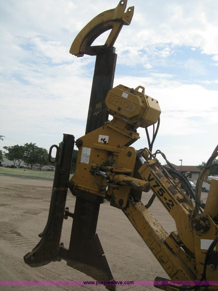 image for item H5255 1991 Caterpillar D5H Series II dozer with vibratory cable plow