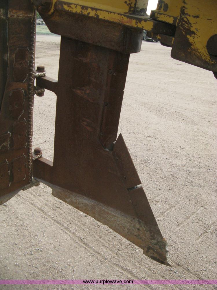 image for item H5255 1991 Caterpillar D5H Series II dozer with vibratory cable plow