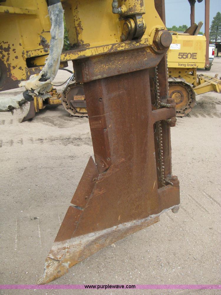 image for item H5255 1991 Caterpillar D5H Series II dozer with vibratory cable plow