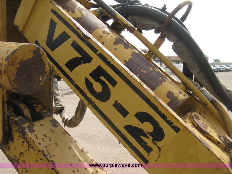 image for item H5255 1991 Caterpillar D5H Series II dozer with vibratory cable plow