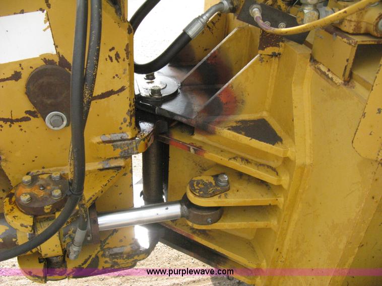 image for item H5255 1991 Caterpillar D5H Series II dozer with vibratory cable plow