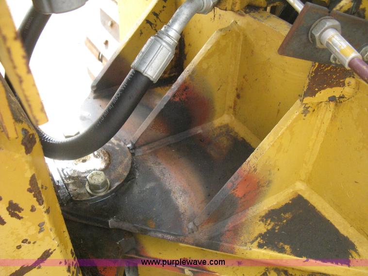 image for item H5255 1991 Caterpillar D5H Series II dozer with vibratory cable plow