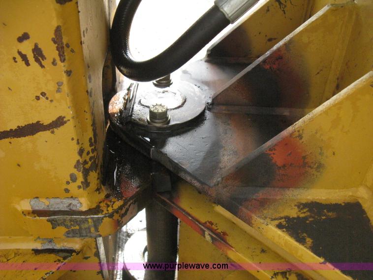 image for item H5255 1991 Caterpillar D5H Series II dozer with vibratory cable plow