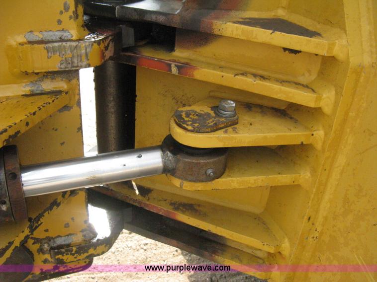 image for item H5255 1991 Caterpillar D5H Series II dozer with vibratory cable plow